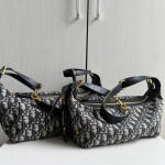 Dior embroidered canvas and leather D-journey dumpling bag, hammock bag, zipper armpit bag, CD messenger bag, crossbody bag, small size 23*14*16, large size 33*16*15