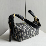 Dior embroidered canvas and leather D-journey dumpling bag, hammock bag, zipper armpit bag, CD messenger bag, crossbody bag, small size 23*14*16, large size 33*16*15