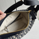 Dior embroidered canvas and leather D-journey dumpling bag, hammock bag, zipper armpit bag, CD messenger bag, crossbody bag, small size 23*14*16, large size 33*16*15