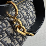Dior embroidered canvas and leather D-journey dumpling bag, hammock bag, zipper armpit bag, CD messenger bag, crossbody bag, small size 23*14*16, large size 33*16*15