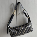 Dior embroidered canvas and leather D-journey dumpling bag, hammock bag, zipper armpit bag, CD messenger bag, crossbody bag, small size 23*14*16, large size 33*16*15
