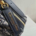 Dior embroidered canvas and leather D-journey dumpling bag, hammock bag, zipper armpit bag, CD messenger bag, crossbody bag, small size 23*14*16, large size 33*16*15