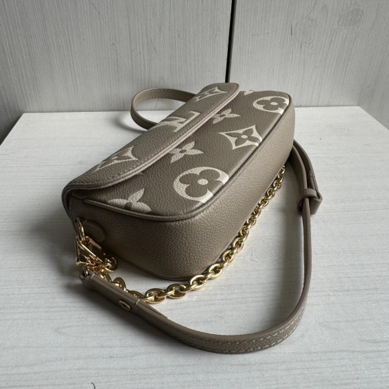 Top-grade lv embossed cowhide full leather genuine leather ivy large mahjong bag underarm bag chain shoulder messenger bag light gray purple 23*12