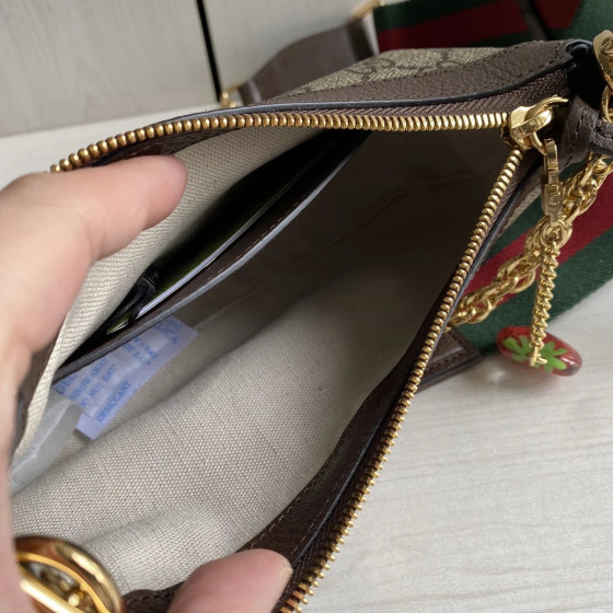Gucci new style, printed fabric and cowhide patchwork, strawberry color, chain shoulder bag, wide shoulder strap messenger bag, single shoulder bag, women's bag, 21*19