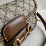 Gucci 1995 vintage saddle bag in horizontal style, 1955 horse bit buckle, pig nose bag, box bag, crafted from calfskin, messenger bag, phone bag, chain cross-body shoulder bag, dimensions 23*13
