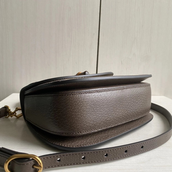 Gucci bamboo handle bag, made of canvas and calfskin, with double shoulder straps and a long strap, featuring a saddle bag design, suitable for handheld or cross-body use. Available in small (17*12) and medium (22*15) sizes