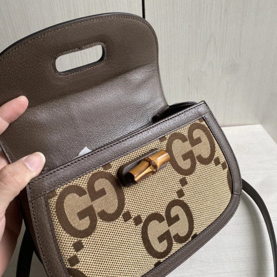 Gucci bamboo handle bag, made of canvas and calfskin, with double shoulder straps and a long strap, featuring a saddle bag design, suitable for handheld or cross-body use. Available in small (17*12) and medium (22*15) sizes