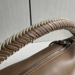 Top-grade Loewe imported lambskin woven handle bag, cala lunch box bag, hobo bag, genuine leather women's bag, cross-body messenger bag, 26*13