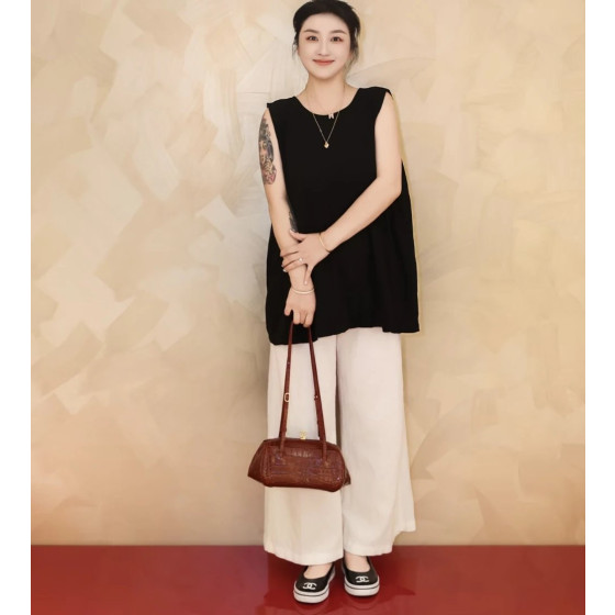 Top-tier Chanel crocodile-patterned cowhide bowling bag, genuine leather both inside and outside, clip bag, underarm bag, shoulder bag for women, 30*12
