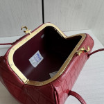 Top-tier Chanel crocodile-patterned cowhide bowling bag, genuine leather both inside and outside, clip bag, underarm bag, shoulder bag for women, 30*12