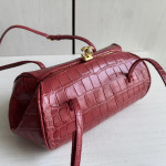 Top-tier Chanel crocodile-patterned cowhide bowling bag, genuine leather both inside and outside, clip bag, underarm bag, shoulder bag for women, 30*12