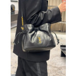 Top-grade YSL plain weave lambskin, triangular diamond pattern stitching, drawstring, lucky bag bag, chain cross-body messenger bag, 26*18