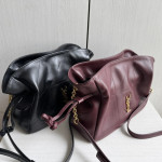 Top-grade YSL plain weave lambskin, triangular diamond pattern stitching, drawstring, lucky bag bag, chain cross-body messenger bag, 26*18
