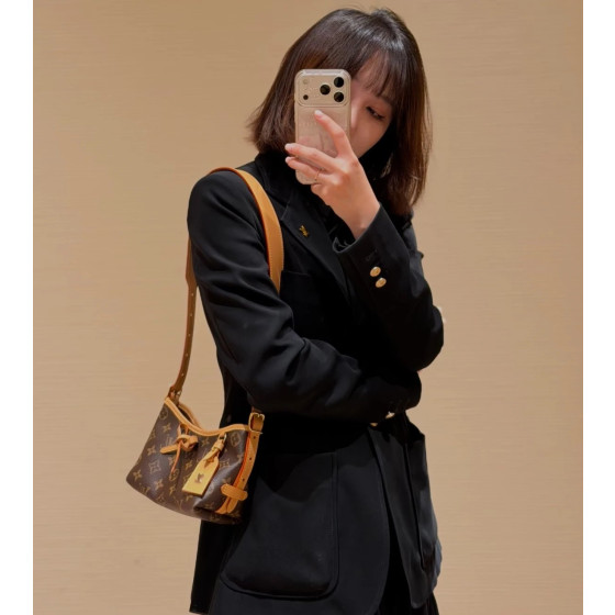 Top-level LV classic monogrammed yellow leather mini carryall nano bow phone bag messenger bag 16*15*9