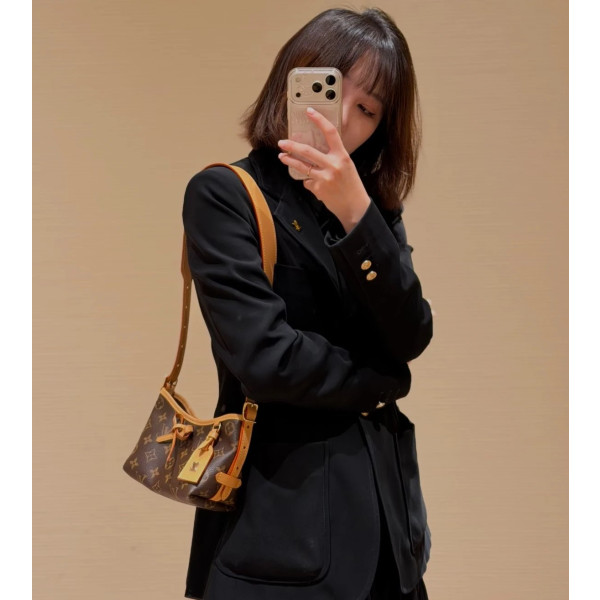 Top-level LV classic monogrammed yellow leather mini carryall nano bow phone bag messenger bag 16*15*9