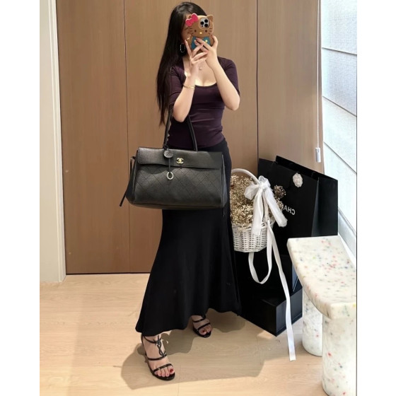 Top-tier Chanel 26a medium-sized bag, featuring a long handle and a bowling bag style with a full-leather genuine leather women's shoulder bag, size 38*23