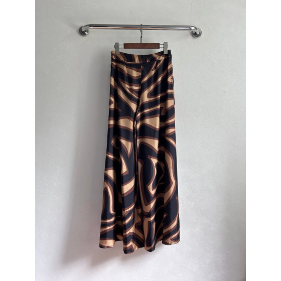 Pucci's silk wide-leg pants feature the Labirinto print and are made of 100% heavyweight silk twill. Size options include: 36, 38, 40, and 42