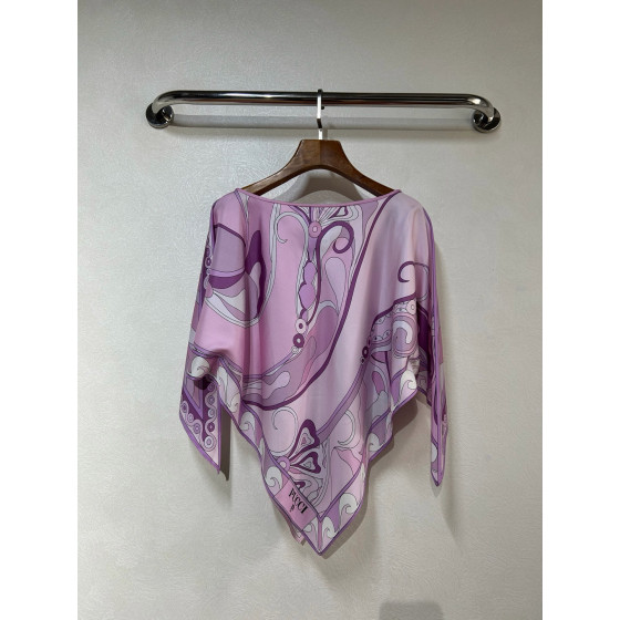 Pucci silk cloak top, made of 18-mu twill silk fabric (without closure), is a pullover with vortex psychedelic pattern printed on the front and back. Size: one size fits all