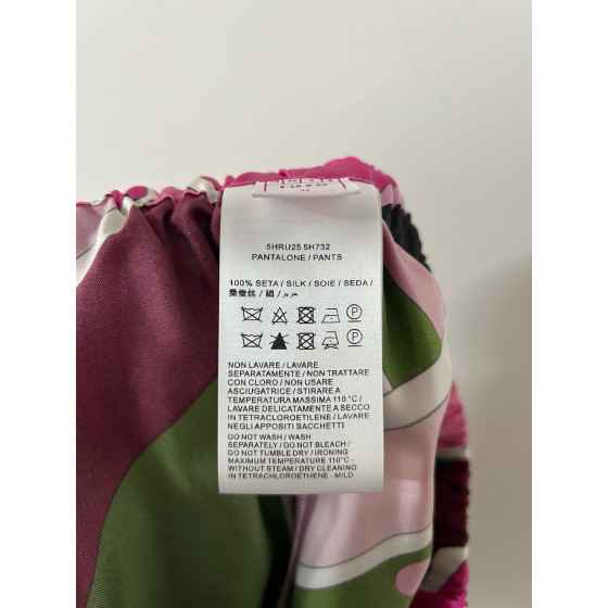 Pucci colorful silk shorts, made of heavy-weight 19-micron twill silk, feature a random print of Vivara psychedelic swirls. They have an elastic waistband and side slit pockets. Size options: 36, 38, 40, 42