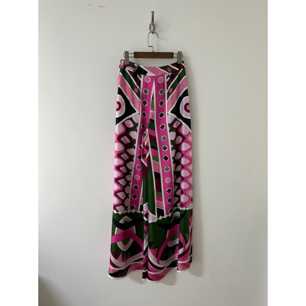 Pucci silk wide-leg pants, made of heavyweight 19-micron twill silk, feature a Vivara psychedelic swirl pattern with a fixed-cut print. They have a side zipper closure and are cut into a flowing silhouette. Size options include: 36, 38, 40, 42