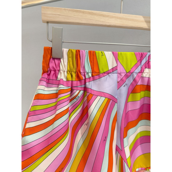 Pucci silk satin shorts✨100% heavyweight twill silk, adorned with irregular Iride colorful random prints, elastic waistband Size: 36 38 40 42