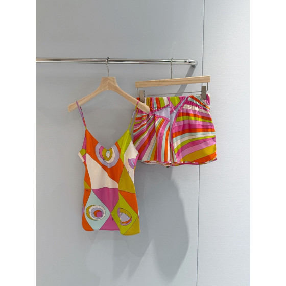 Pucci silk satin camisole ✨ 100% heavyweight twill silk, adorned with irregular Occhi random prints, V-neck design, thin shoulder straps. Size options: 36, 38, 40, 42