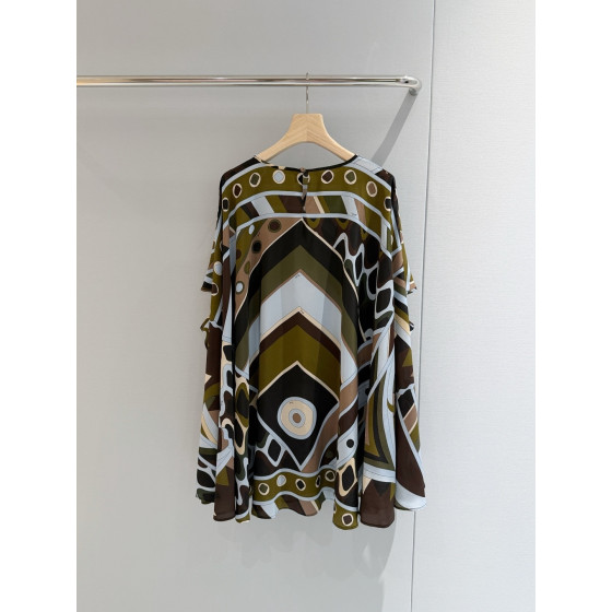 Pucci Vivara short robe dress ✨ is made of 100% silk crepe fabric, featuring Vivara positioning cutting and full-body print design. Size: one size fits all