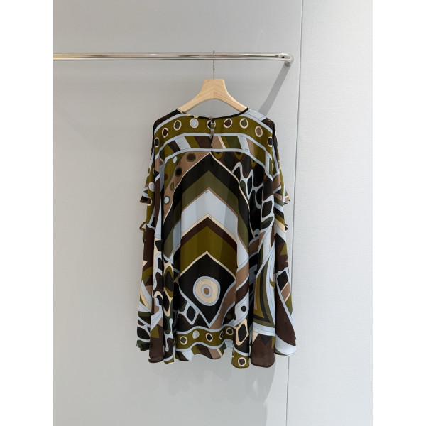 Pucci Vivara short robe dress ✨ is made of 100% silk crepe fabric, featuring Vivara positioning cutting and full-body print design. Size: one size fits all