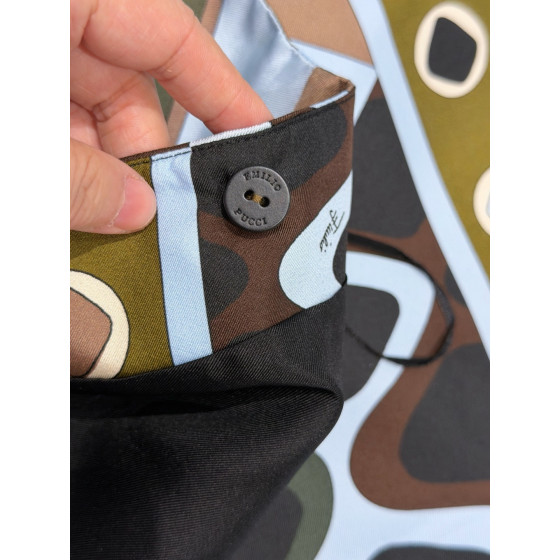 PucciVivara floral-print skirt ✨ crafted from 100% silk twill, featuring the iconic "Vivara" pattern throughout, with a button-up closure, wrap-style design, and a structured silhouette. Available in sizes: 36, 38, 40, 42