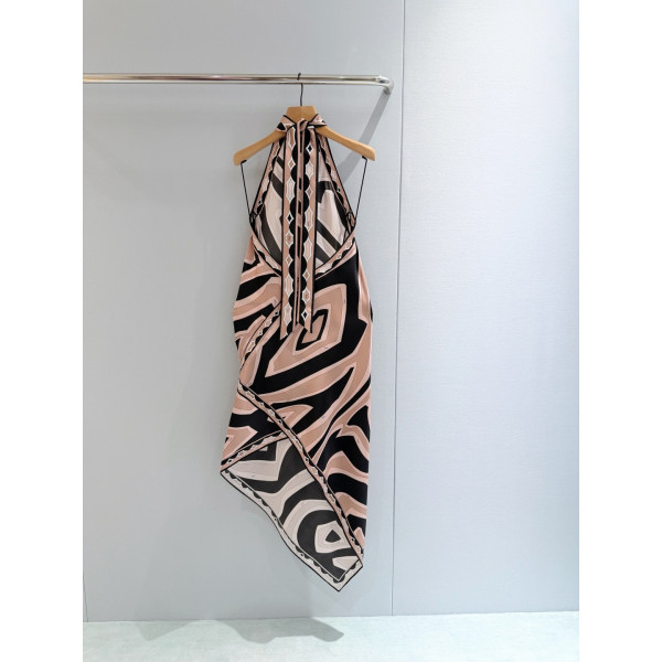 Pucci Labirinto silk dress✨ "Labirinto" pattern print, made of 100% heavyweight silk twill fabric, featuring a backless neckline. Size options: 36, 38, 40, 42