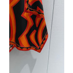 Pucci's irregular silk skirt✨ is made of 100% twill silk. It's a skirt with smooth movements and bold lines, inspired by the iconic aesthetics of silk. It adopts an asymmetric structure. Size: 36 38 40 42