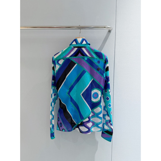 Pucci Vivara's floral shirt✨ is made of lightweight 100% high-count cotton fabric, featuring a delicate texture and comfortable feel. Size options: S, M, L, XL