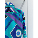 Pucci Vivara's floral shirt✨ is made of lightweight 100% high-count cotton fabric, featuring a delicate texture and comfortable feel. Size options: S, M, L, XL