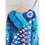 Pucci's short-robe style dress ✨ is made of lightweight 100% high-count cotton fabric, featuring a generous and soft silhouette, making it ideal for wearing over a swimsuit. Size: one size fits all