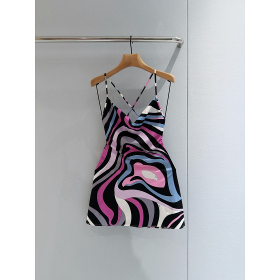 Pucci's draped halter dress✨ features its Marmo-Print, showcasing vibrant, colorful prints and luxurious fashion design. Size options: 36, 38, 40, 42