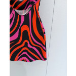 Pucci's draped halter dress✨ features its Marmo-Print, showcasing vibrant, colorful prints and luxurious fashion design. Size options: 36, 38, 40, 42