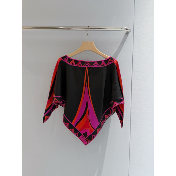 Pucci Fari cloak blouse✨ features a beautiful Fari print on both the front and back panels, made of 100% heavyweight twill silk fabric (without closure). Size: one size fits all