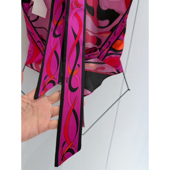 Pucci Orchidee floral-print top ✨ crafted from 100% silk twill, featuring a signature Orchidee marble print all over, a halter neckline with a backless lace-up design. Each printed piece is unique. Size: one size fits all