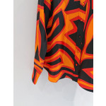 The Pucci orange silk shirt ✨ features a vibrant Labirinot print and is crafted from 100% heavyweight silk twill fabric. It boasts a straight-cut silhouette, classic pointed collar, and long-sleeve design. Size options include: 36, 38, 40, 42