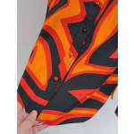 The Pucci orange silk shirt ✨ features a vibrant Labirinot print and is crafted from 100% heavyweight silk twill fabric. It boasts a straight-cut silhouette, classic pointed collar, and long-sleeve design. Size options include: 36, 38, 40, 42