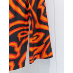 Pucci's orange silk wide-leg pants✨ feature the Labirinto print and are crafted from 100% heavyweight silk twill. Available sizes: 36, 38, 40, 42