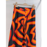 Pucci's orange silk wide-leg pants✨ feature the Labirinto print and are crafted from 100% heavyweight silk twill. Available sizes: 36, 38, 40, 42