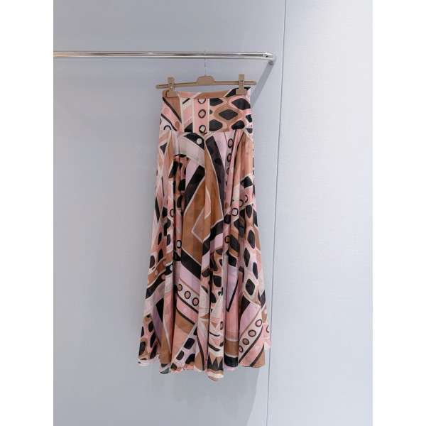 Pucci Vivara‑print Midi Skirt ✨ Crafted from lightweight 100% high‑count cotton fabric, this is a simple and airy skirt.  Sizes: S, M, L, XL