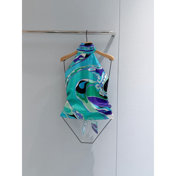Pucci Orchidee‑Print Top ✨ 100% silk twill. All‑over signature Orchidee geometric swirl print. Halter neck with open‑back tie detail. Each printed piece is unique.  Size: One‑size‑fits‑all
