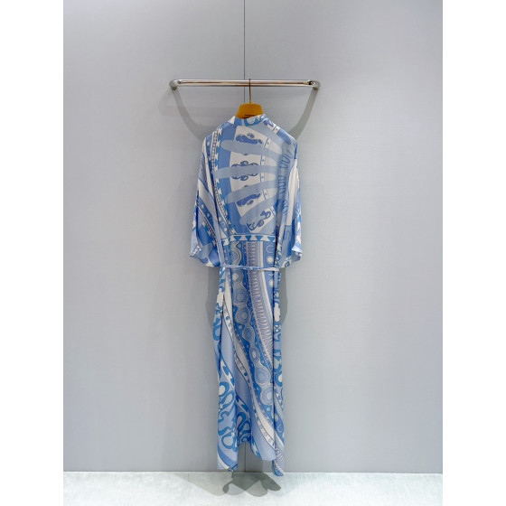 Pucci Silk Caftan Dress ✨ Crafted from premium 100% silk twill. This caftan boasts sculptural appeal and a flowing cut. Cape‑style sleeves and bateau neckline accentuate the lightness of silk.  Sizes: S, M, L
