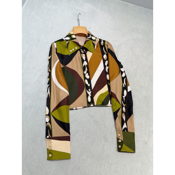 Pucci Silk‑Print Shirt ✨ 100% heavyweight silk twill, decorated with the signature Vivara motif. Cropped cut, can be styled with matching‑collection trousers for a striking streamlined silhouette.  Sizes: 36, 38, 40, 42