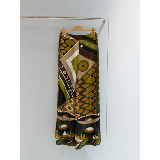 Pucci Silk‑Print Shirt ✨ 100% heavyweight silk twill adorned with the signature Vivara motif. Cropped cut, can be paired with collection trousers