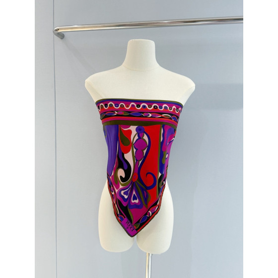 Pucci Silk‑Twill Headscarf ✨ 100% silk twill. Versatile for use as a headscarf or bandeau top. All‑over signature geometric swirl print.  Size: One‑size‑fits‑all