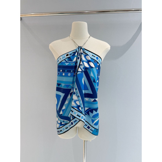 PUCCI Chain‑Detail Halter Top ✨ 100% heavyweight silk twill in iris purple hues. Comes with a gold‑toned chain halter strap decorated with the signature fish‑shaped pendant.  Size: One‑size‑fits‑all