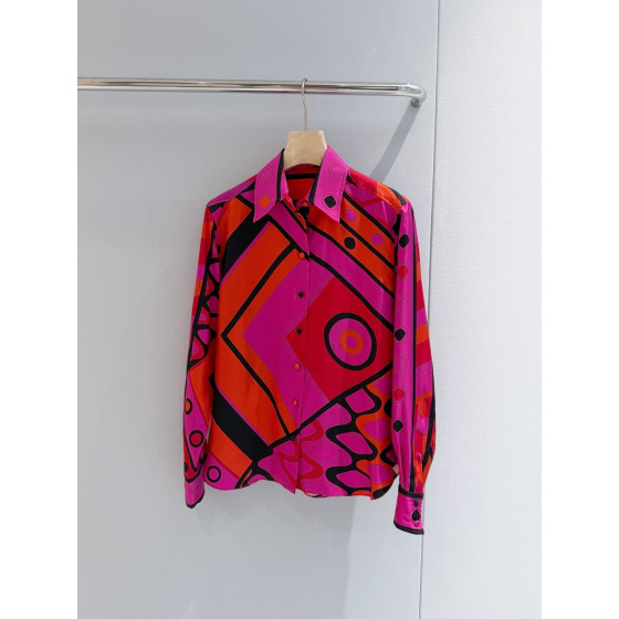 Pucci Placement‑Print Silk Shirt ✨ 100% heavyweight silk twill showcasing the striking Vivara marble print. An elegantly‑styled shirt featuring a classic collar, covered‑button closure in matching tone and relaxed straight hem.  Sizes: S, M, L, XL